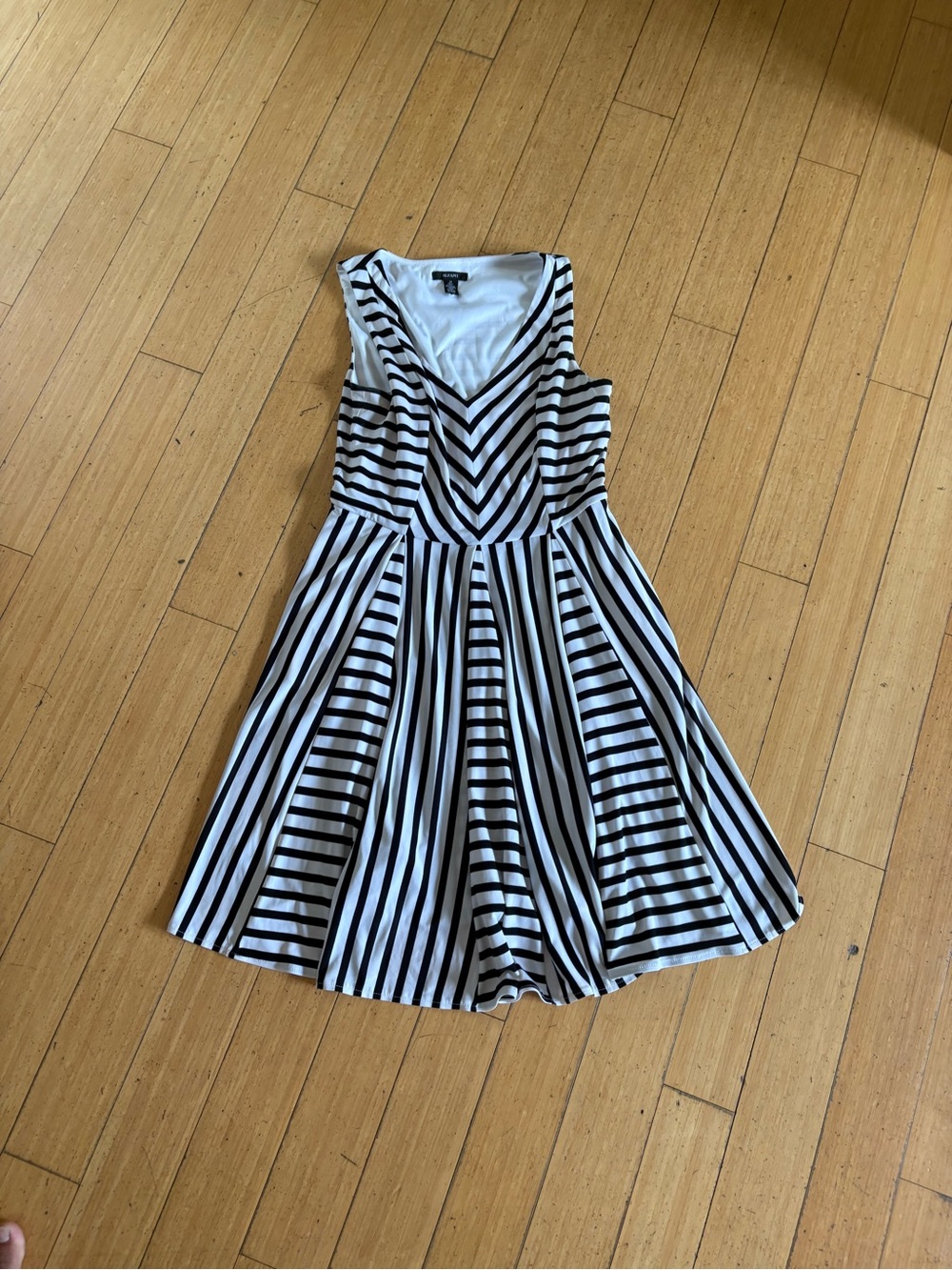 Alfani size 10 Black and White Striped V-Neck Fit & Flare Dress